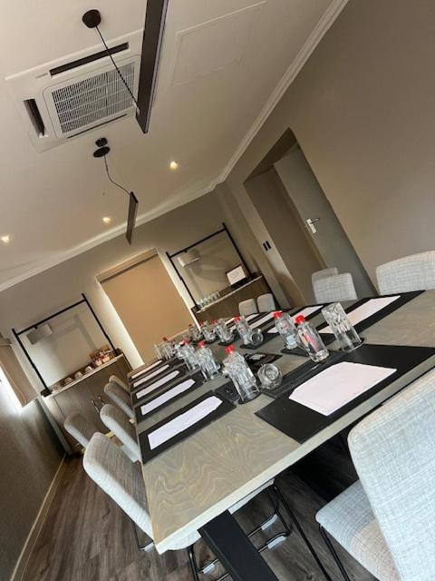 Courtyard Hotel Sandton Johannesburgo Exterior foto